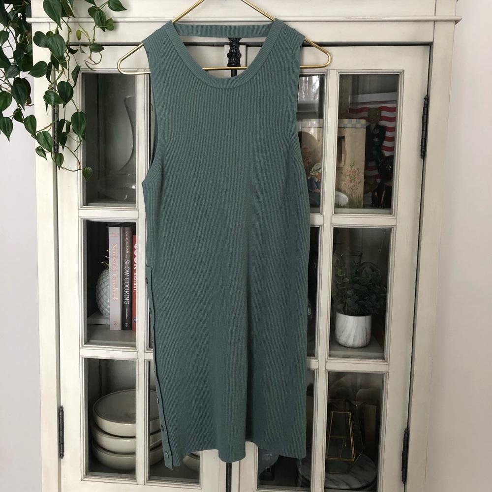 ‼️SOLD‼️ NWT Sleeveless Sweater Dress